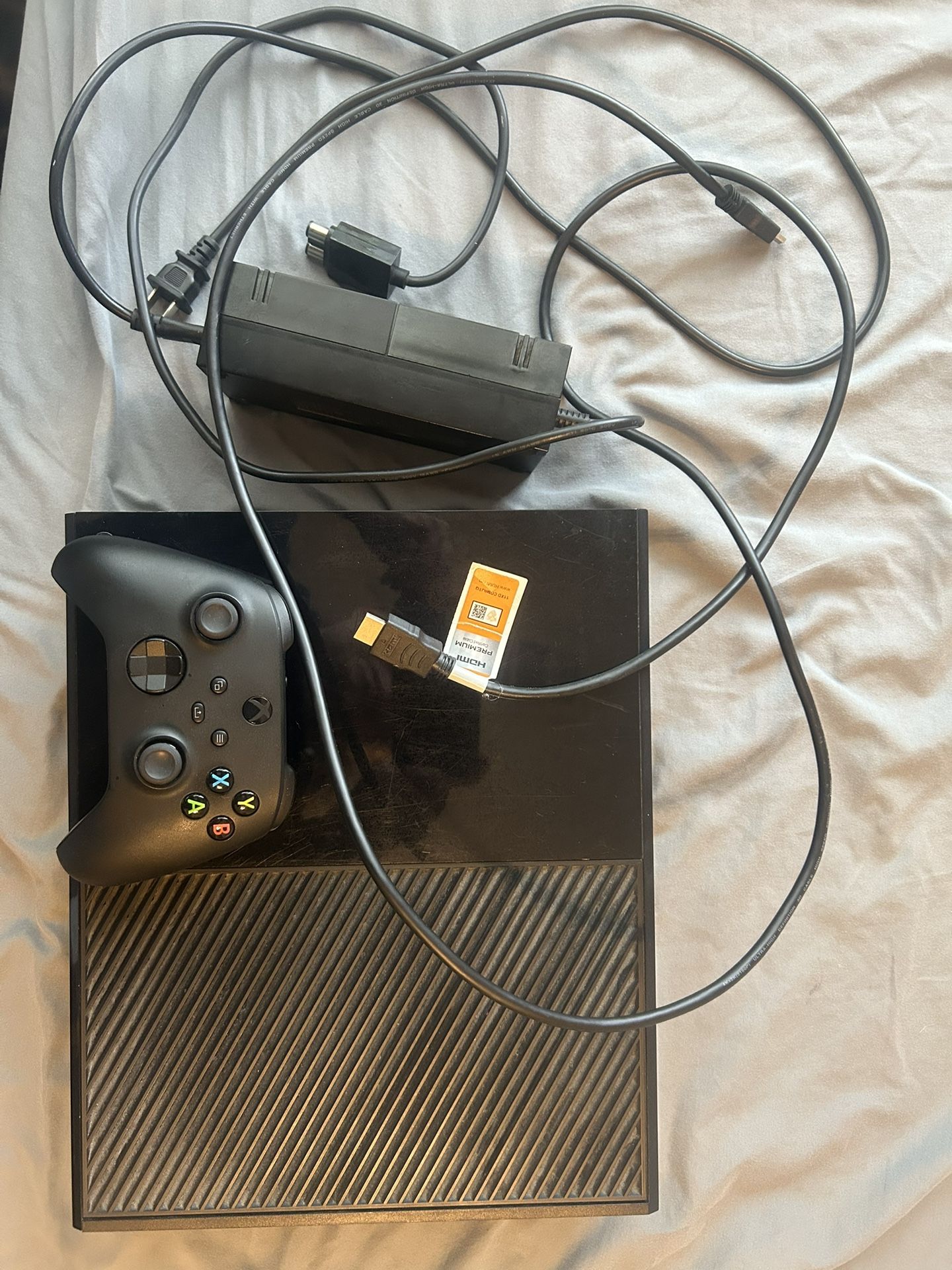Xbox One w/ HDMI cord and controller 