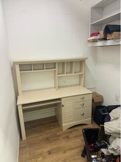 Computer desk with hutch
