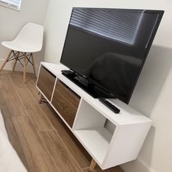 TV 40”and Stand