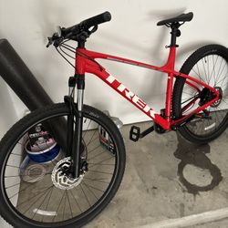 Trek Marlin 7 Mountain Bike 