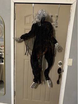 5ft Climbing zombie Halloween decoration