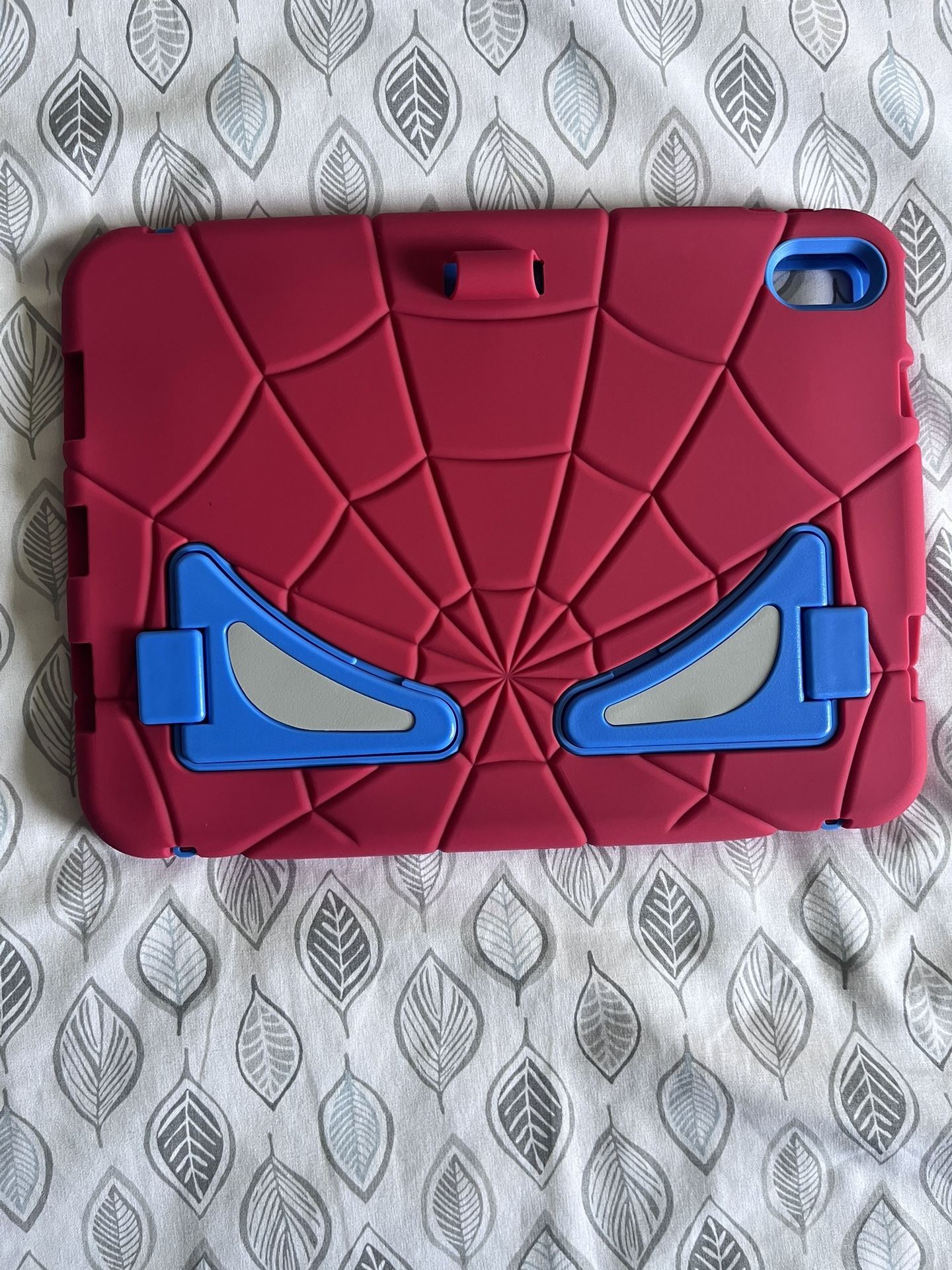Spider-Man Theme iPad Cover (10th Gen)