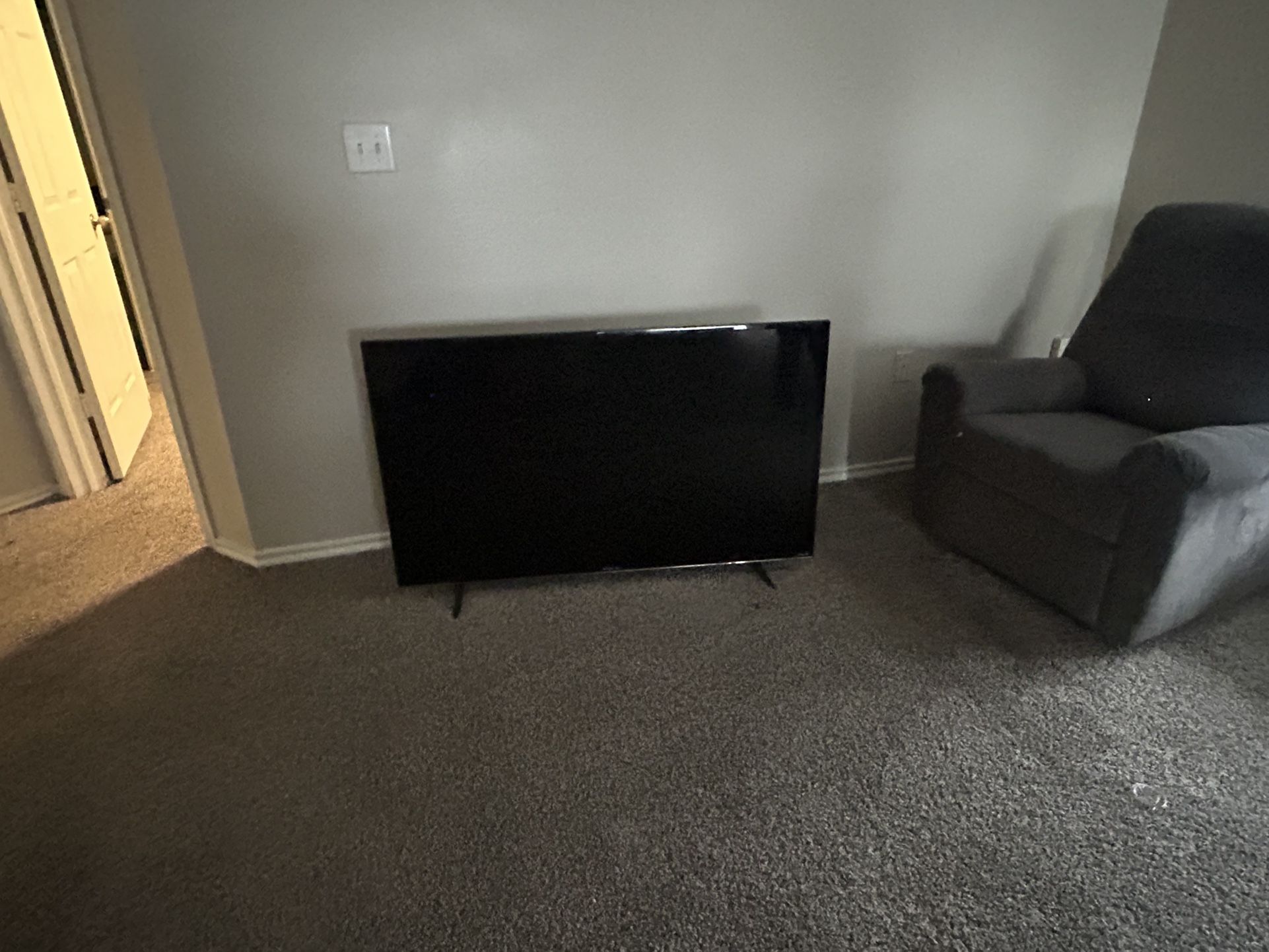 50” Roku TV With TV Mount