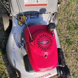 Honda Self Propel Lawnmower With Bag