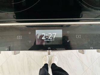 Whirlpool Slide-In Range (Oven barely used / Read description)