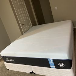 CALIFORNIA KING TEMPUREPEDIC LUXEBREEZE SOFT MATTRESS AND FREE BOX SPRINGS 