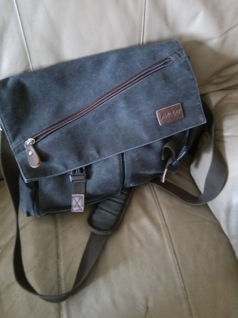 RAVUO Messenger Bag