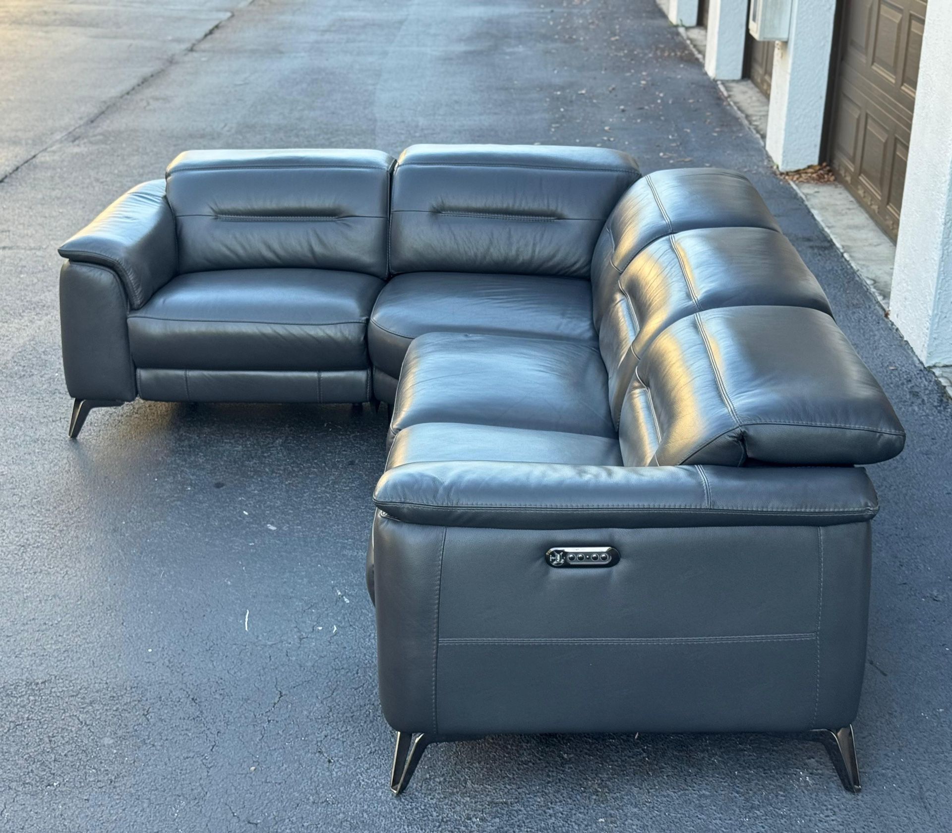 Couch/Sofa Sectional  - Gray - Recliner - Delivery Available 🚛