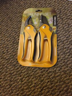 Left & right handed tree limb cutters trim up to 5/8"