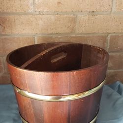 #3 Mid Century Modern solid wood furniture and décor straight out of a 70's catalog