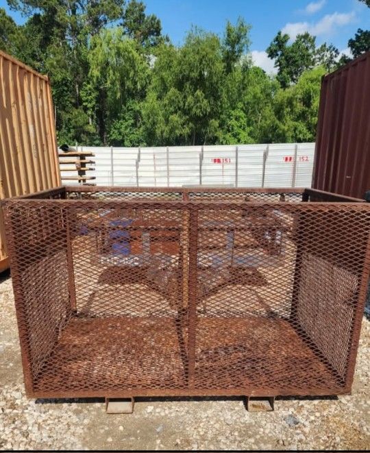 INDUSTRIAL WIRE MESH BASKET