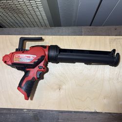 Milwaukee M12 12v Caulk Gun