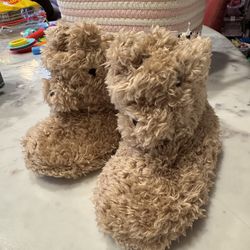 Baby Gap Bear Slippers Sz 5-6 NWT
