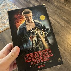 Stranger Things Blu-ray Retro Collectors Edition 