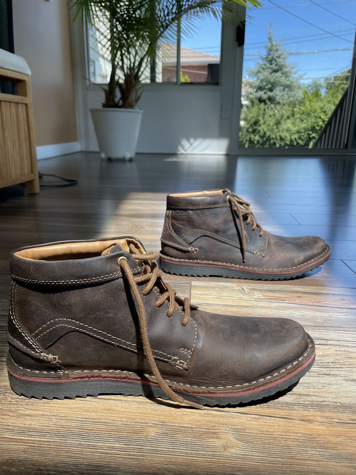 Desplazamiento Extremadamente importante himno Nacional Clarks Mens Boots (size 9 Soft Ortholite Cushion) for Sale in Hicksville,  NY - OfferUp