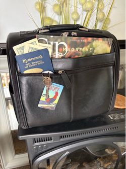 Leather roller bag / handle