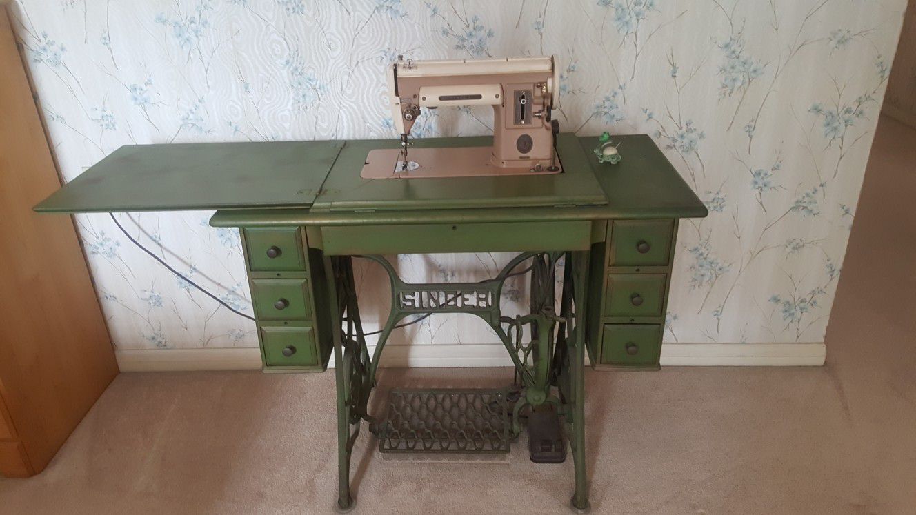 Vintage Antique Singer Treadle Sewing Machine Table