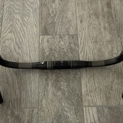 Bontrager XXX VR-C OCLV Carbon Compact Road Bike Handlebar 31.8mm / 44cm