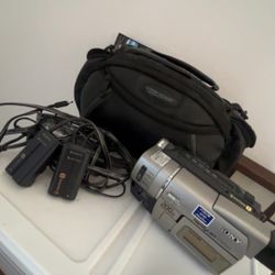 Sony CCD-TRV37 Handycam Camcorder 8mm Video8/bag and Charger