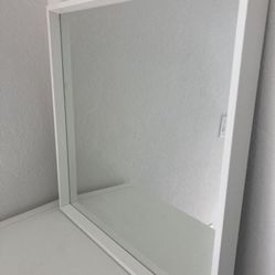 Dresser With 4 Storage Boxes And a Mirror 