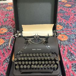 Antique (1930s) Smith-Corona Working Typewriter With Locking Carrying Case