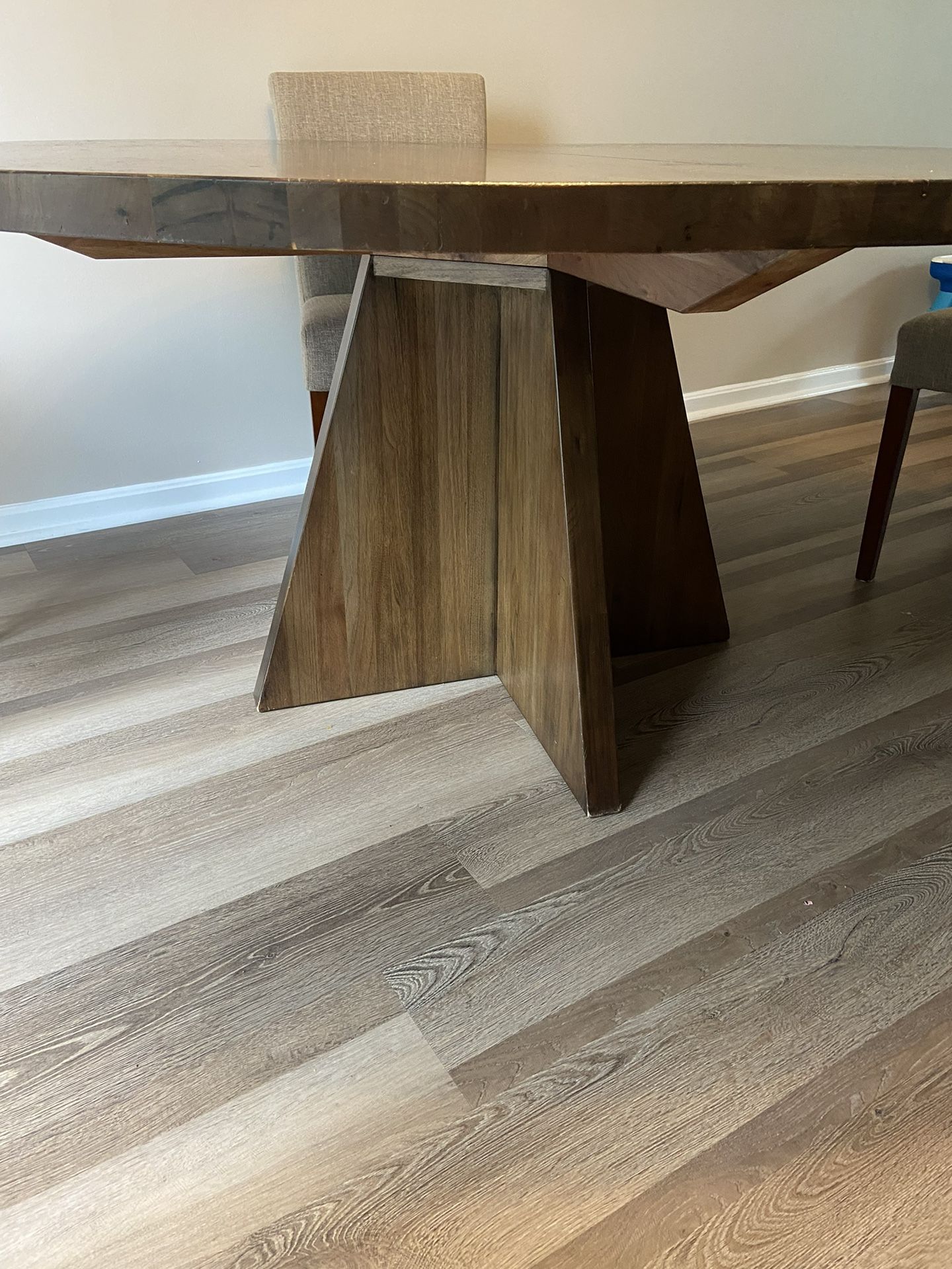 Dining Round Table