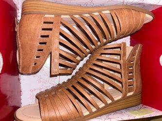 New. Ladies size 9 summer shoes