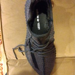 Adidas Men's Yeezy Boots 350 V2 Size. 9,5