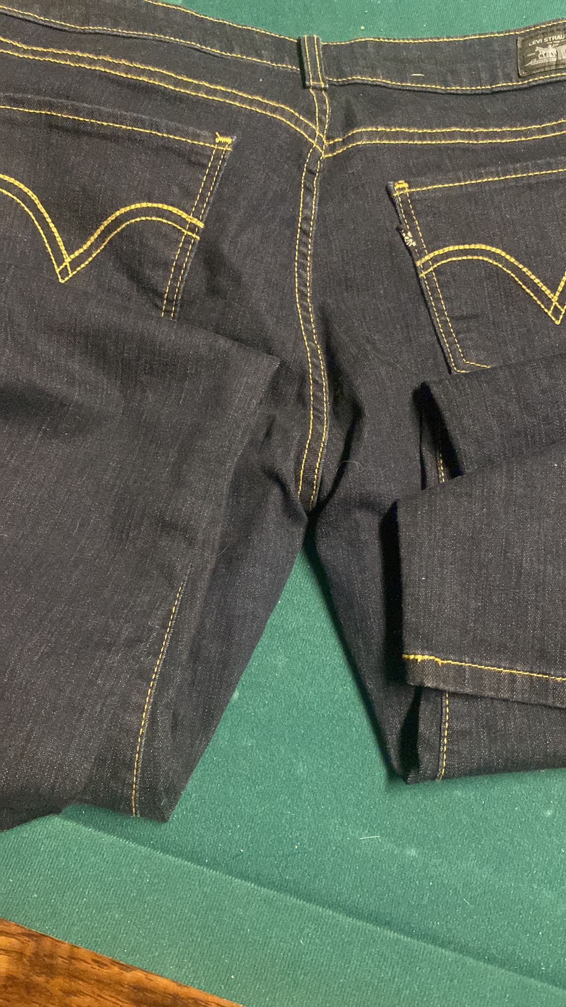 Women’s Levi jeans 