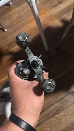 bait caster Left-handed bait caster