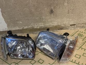 Faros para Toyota tundra 2005-2006 v8 Headlights for Toyota tundra 2005-2006 v8