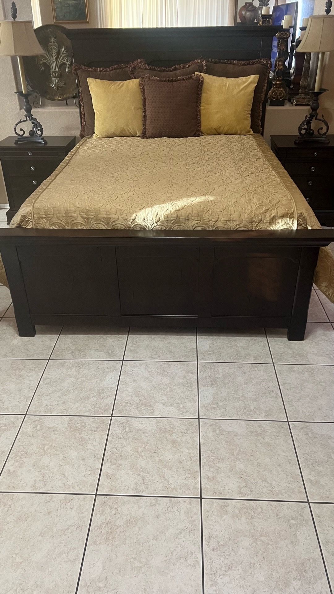 Queen size bedroom set with new mattress