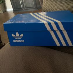Women’s Shoe Size 9 Adidas 