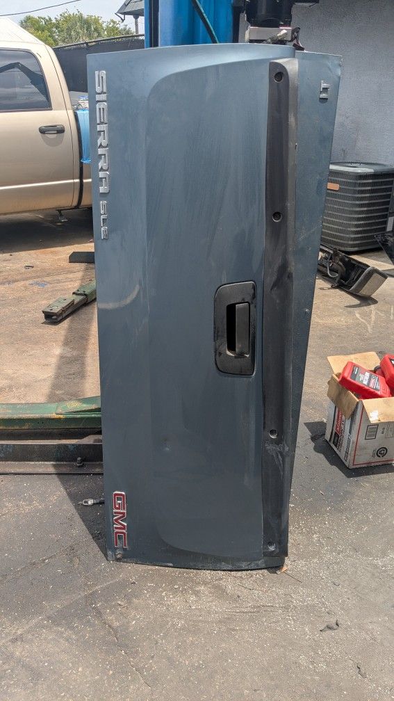 07-14 GMC SIERRA TAILGATE