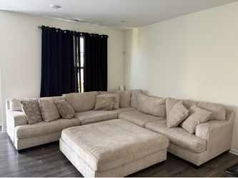 Couch MUST GO TODAY