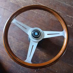 Nardi OG wooden steering wheel with GM hub
