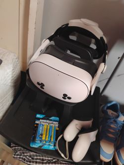 VR meta quest comes with batteries and a battery charger works well  also comes with cord charger. any questions hit me I'll do trades