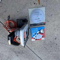 Vintage BLACK & DECKER U-131 7 1/4" 1 1/4 HP Circular Saw