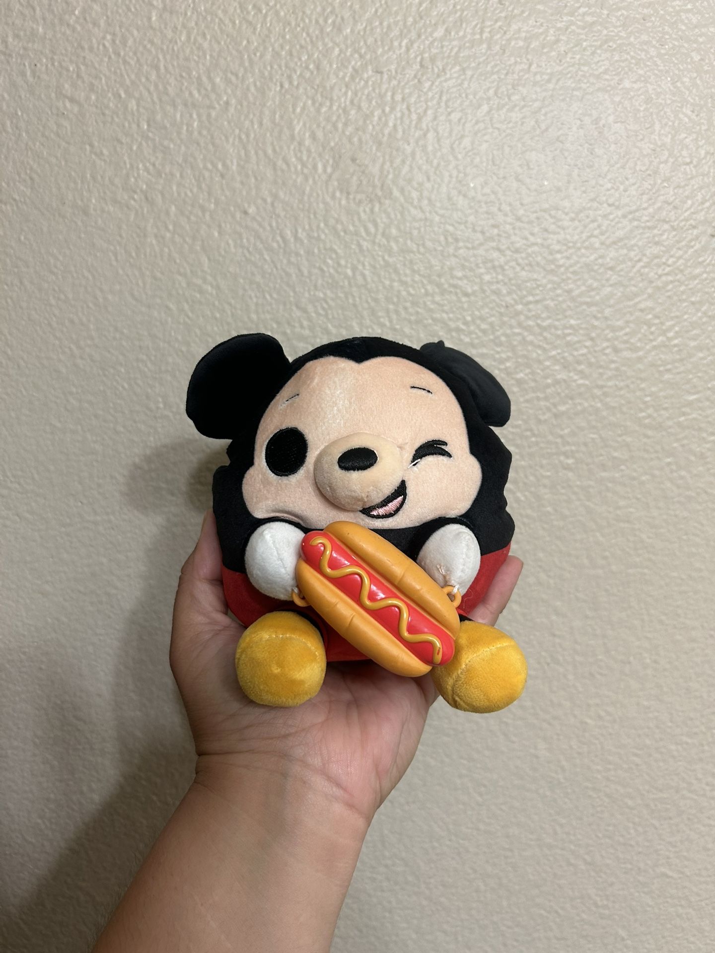 Disney Snackles Mickey With Hot Dog ðŸŒ