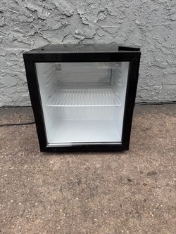 Fridge refrigerator beverage cooler countertop glass door display with internal light (free local delivery)