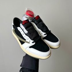 Jordan 1 ow ravis Scott Mocha