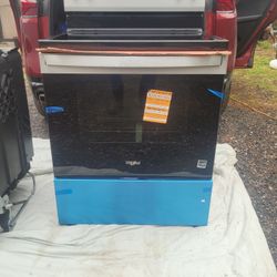 Brand New Whirlpool Stove With Matching Dishwasher