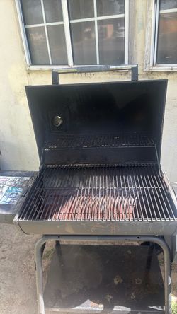 Charcoal BBQ Grill with Side Shelves