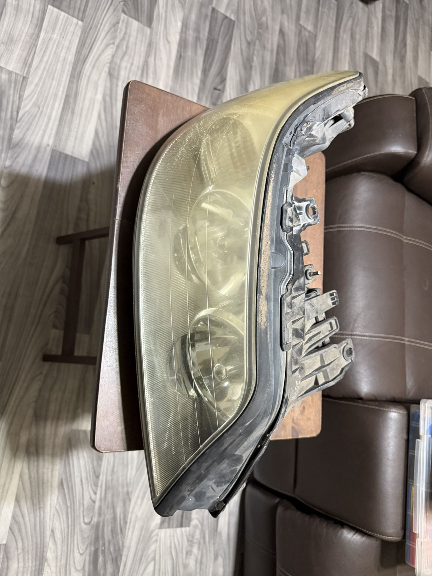 05-11 Lincoln Town-car Right Side Headlight Assembly