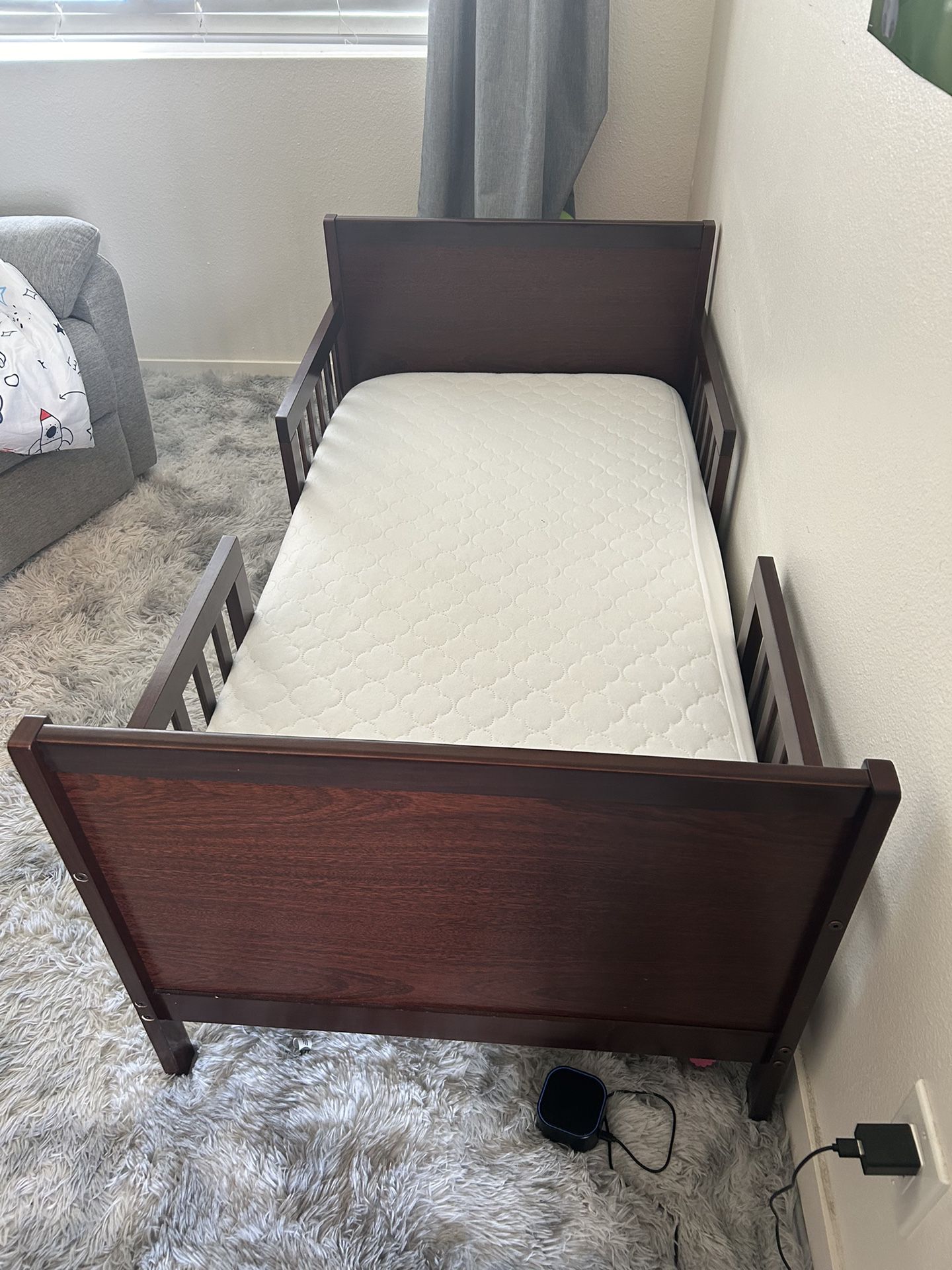 Toddler Bed with Memory Foam Mattress 