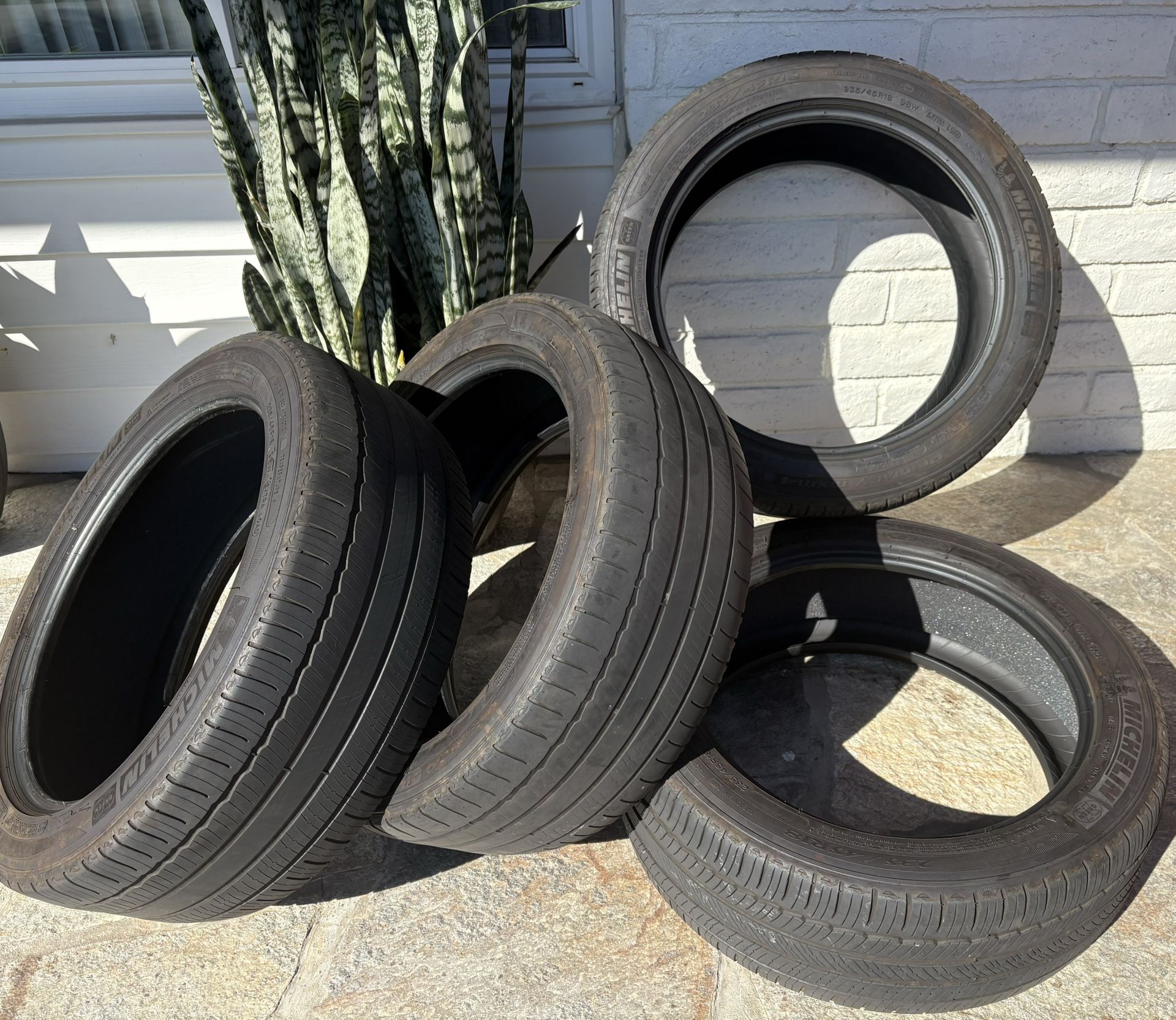 MICHELIN PRIMACY MXM4 AC 235 /45 R18 TIRE