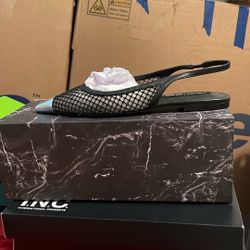 size 9 $40