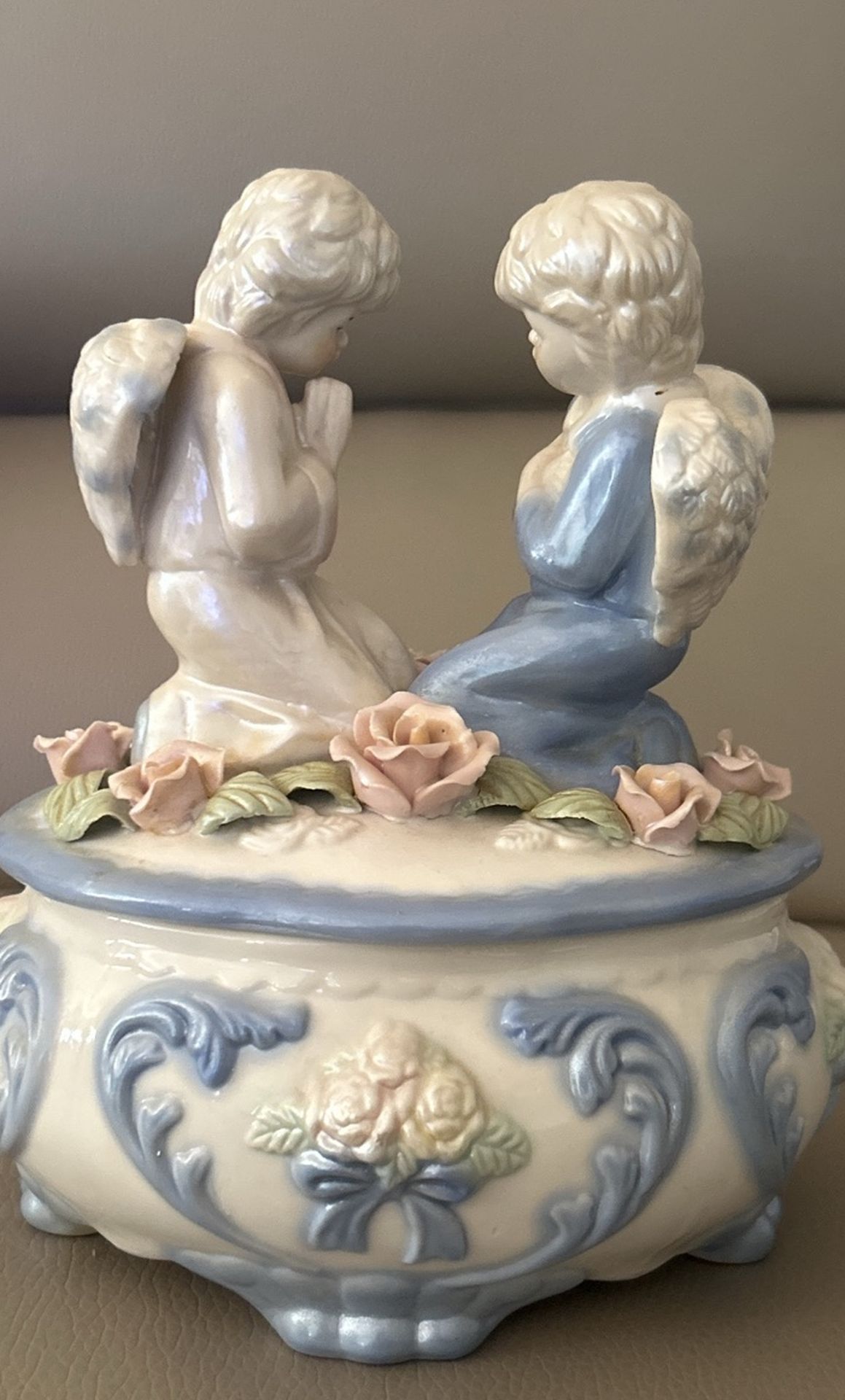 Ceramic Praying Angels Musical Bix