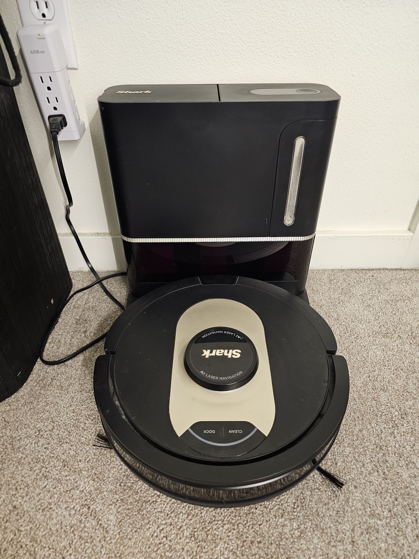 Shark Vacuum Robot