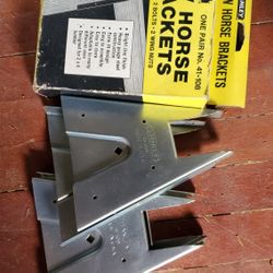 Sawhorse brackets when Box enough for one sawhorse